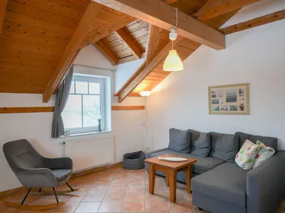 Entspannen Sie in diesem stilvollen Wohnzimmer mit modernem Komfort!