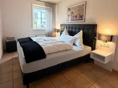 Schlafzimmer 1