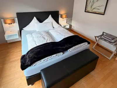 Schlafzimmer 1