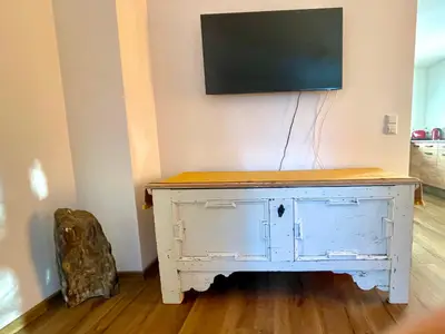 Wohnzimmer mit Flachbild TV