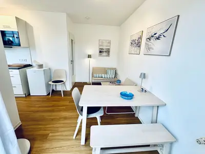 Heller Essbereich im Wohnzimmer