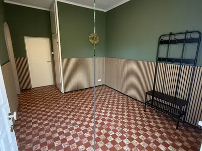 Eingangsbereich unten mit Stellplatz für Fahrräder