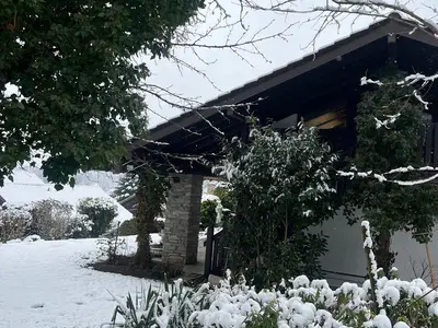 Blick vom Garten zum Apartment-Aufgang