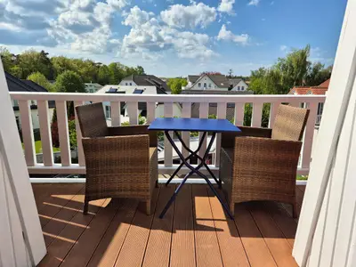 Balkon mit Gartenmöbeln