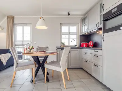 Blick auf Küche und Essbereich