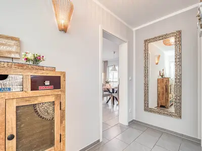 Blick vom Flur ins Wohnzimmer