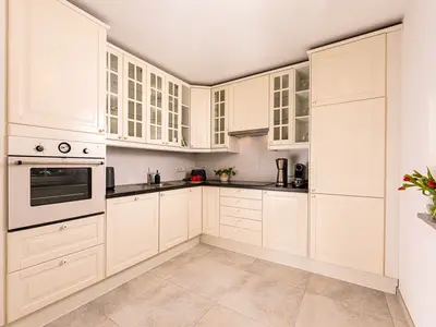 Voll ausgestattete Küche