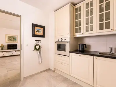 Voll ausgestattete Küche