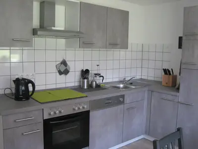 Moderne Küche mit Spülmaschine