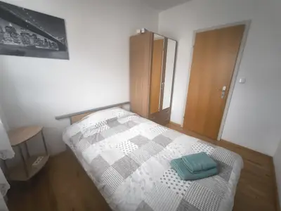 3. Schlafzimmer mit 1 Bett (1,20x200)