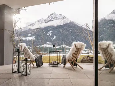 Terrasse mit Garten und Panoramablick
