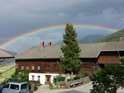 Der Brunnerhof unterm Regenbogen