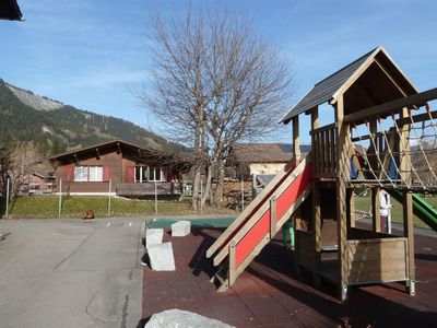 Kinderspielplatz vor dem Chalet