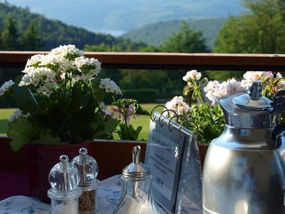 Frühstück auf dem Balkon