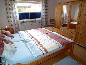 Separates Schlafzimmer mit Doppelbett