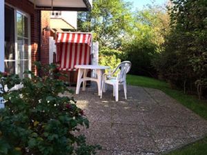 Terrasse mit Strandkorb