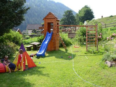 Garten mit Spielplatz