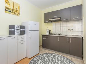 23739466-Ferienwohnung-4-Stara Baska-300x225-3