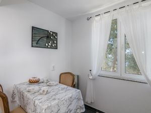 23748190-Ferienwohnung-2-Stara Baska-300x225-3