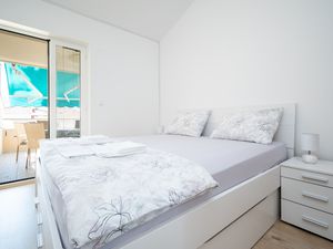 23916958-Ferienwohnung-6-Stara Novalja-300x225-5