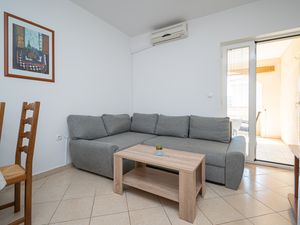 23916897-Ferienwohnung-4-Stara Novalja-300x225-1