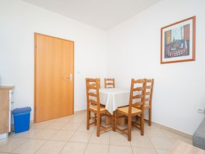 23916897-Ferienwohnung-4-Stara Novalja-300x225-3