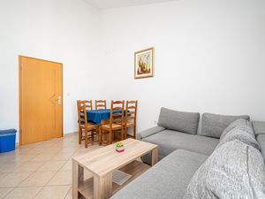 23916949-Ferienwohnung-4-Stara Novalja-300x225-2