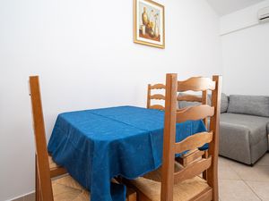 23916949-Ferienwohnung-4-Stara Novalja-300x225-5