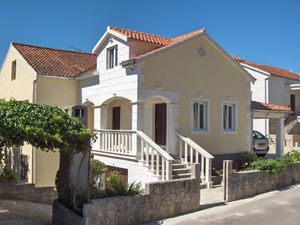 22437055-Ferienwohnung-3-Stari Grad-300x225-2