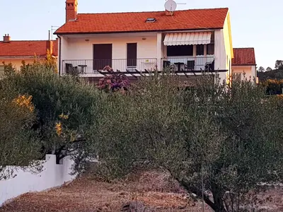 Ferienwohnung für 6 Personen (80 m²) in Stari Grad 1/10