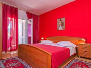 18922889-Ferienwohnung-3-Stari Grad-300x225-3