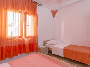 18923402-Ferienwohnung-3-Stari Grad-300x225-4