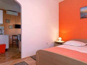 18923402-Ferienwohnung-3-Stari Grad-300x225-5