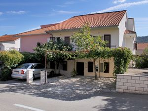 19126902-Ferienwohnung-2-Stari Grad-300x225-0