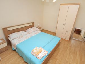 23928700-Ferienwohnung-2-Stari Grad-300x225-5