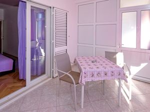 23930466-Ferienwohnung-2-Stari Grad-300x225-1