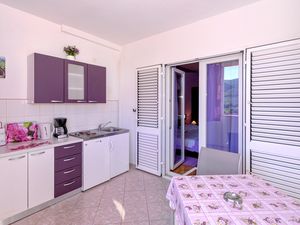 23930466-Ferienwohnung-2-Stari Grad-300x225-2