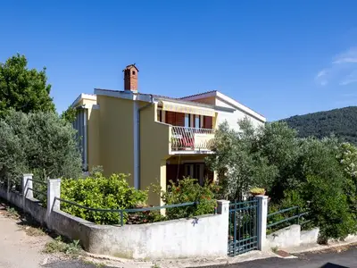 Ferienwohnung für 3 Personen in Stari Grad 3/10