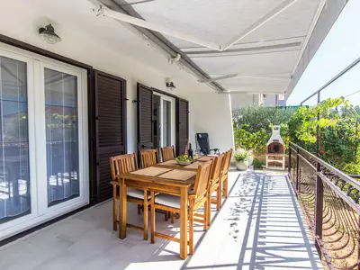 Ferienwohnung für 6 Personen (75 m²) in Stari Grad 1/10