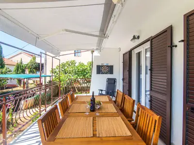 Ferienwohnung für 6 Personen (75 m²) in Stari Grad 2/10