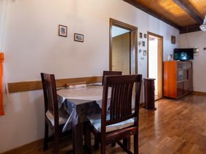 23951713-Ferienwohnung-6-Stari Grad-300x225-5