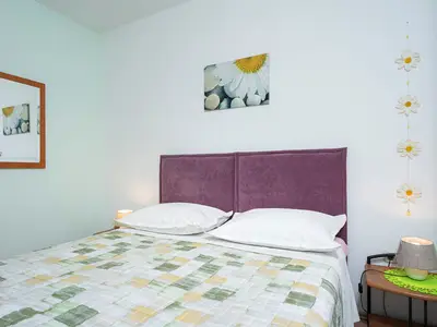 Ferienwohnung für 2 Personen (30 m²) in Stari Grad 1/10
