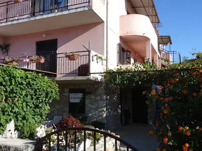 Ferienwohnung für 4 Personen (60 m²) in Stari Grad 1/10
