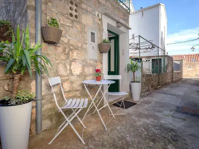 Ferienwohnung für 2 Personen (23 m²) in Stari Grad 1/10