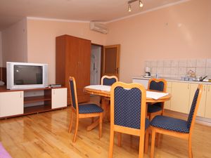 19129254-Ferienwohnung-3-Starigrad-Paklenica-300x225-4