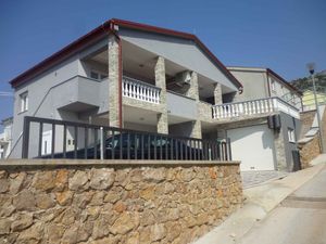 23890458-Ferienwohnung-4-Starigrad-Paklenica-300x225-5