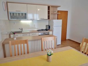 23780250-Ferienwohnung-4-Starigrad-Paklenica-300x225-1