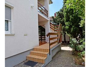 23958930-Ferienwohnung-3-Starigrad-Paklenica-300x225-2