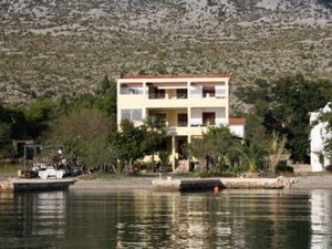 19286356-Ferienwohnung-13-Starigrad-Paklenica-300x225-1