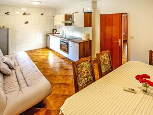 23289870-Ferienwohnung-5-Starigrad-Paklenica-300x225-3